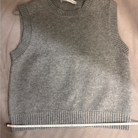 Zara Light Grey Ribbed Crewneck Knit Vest - Picture 7 of 8